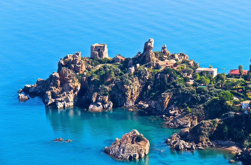 Cefalù: plage "Kalura", unique au monde