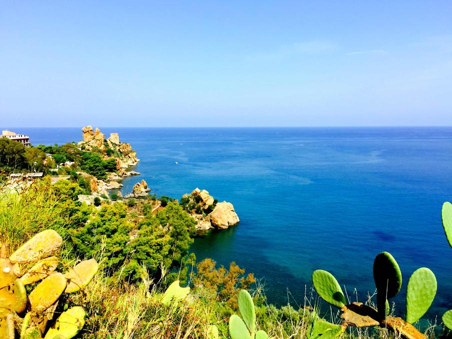 Cefalù: "Kalura" beach, unique in the world