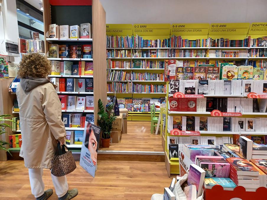 Mondadori Bookstore