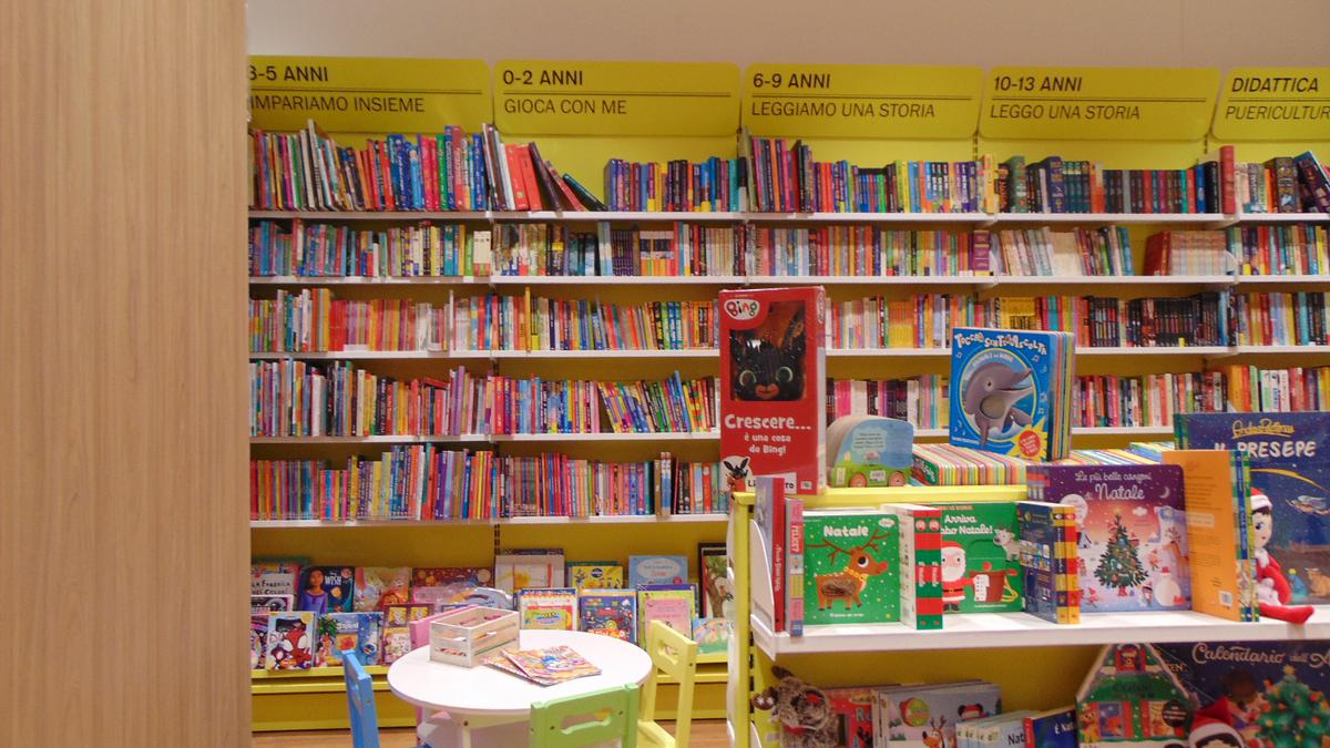 Mondadori Bookstore